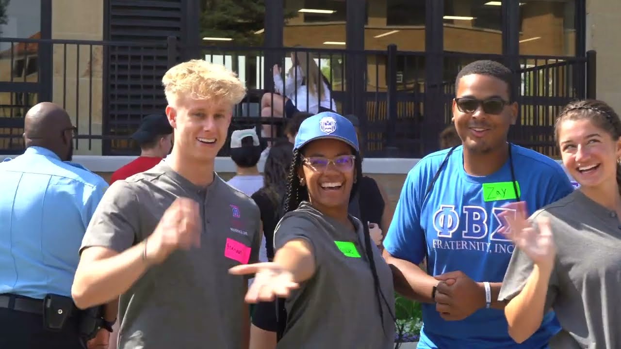 Students on move-in day