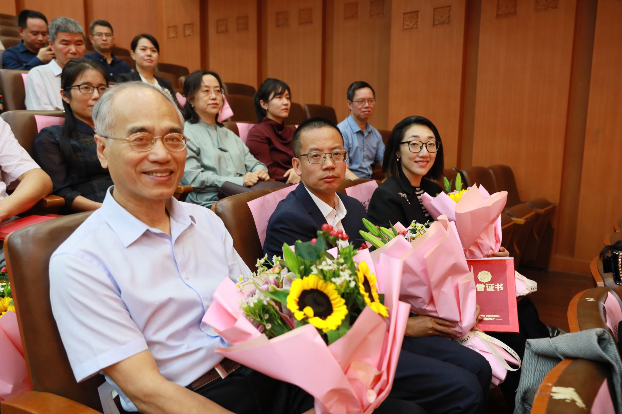 大力弘扬教育家精神，加快建设教育强国  太阳城娱乐召开第40个教师节庆祝表彰大会