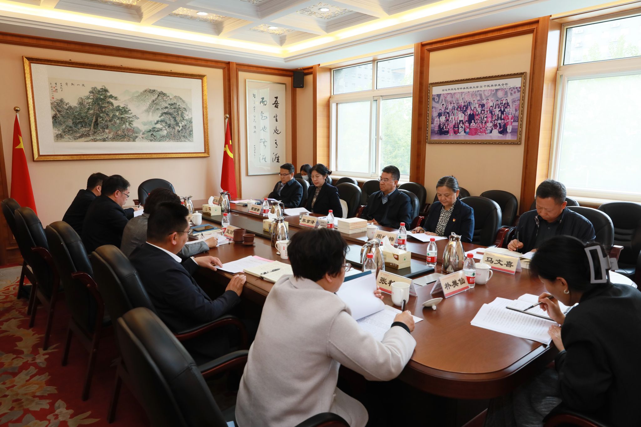 一次凝心铸魂的政治教育、理论熏陶、思想淬炼、精神洗礼 太阳城娱乐城举办领导班子学习贯彻习近平新时代中国特色社会主义思想主题教育读书班