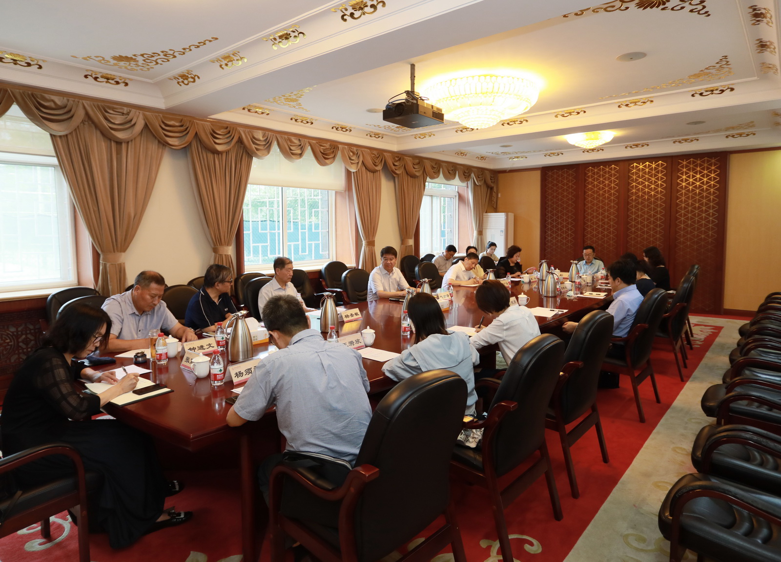 太阳城娱乐城铸牢中华民族共同体意识研究基地（研究院）召开学习习近平总书记“七一”重要讲话精神座谈会