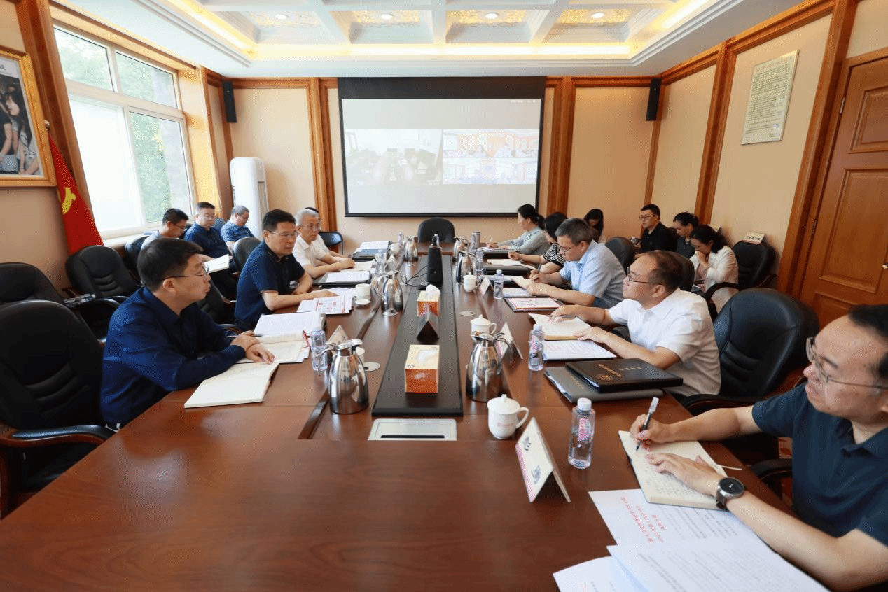 学校党委中心组深入学习习近平总书记重要文章《加快建设教育强国》等内容