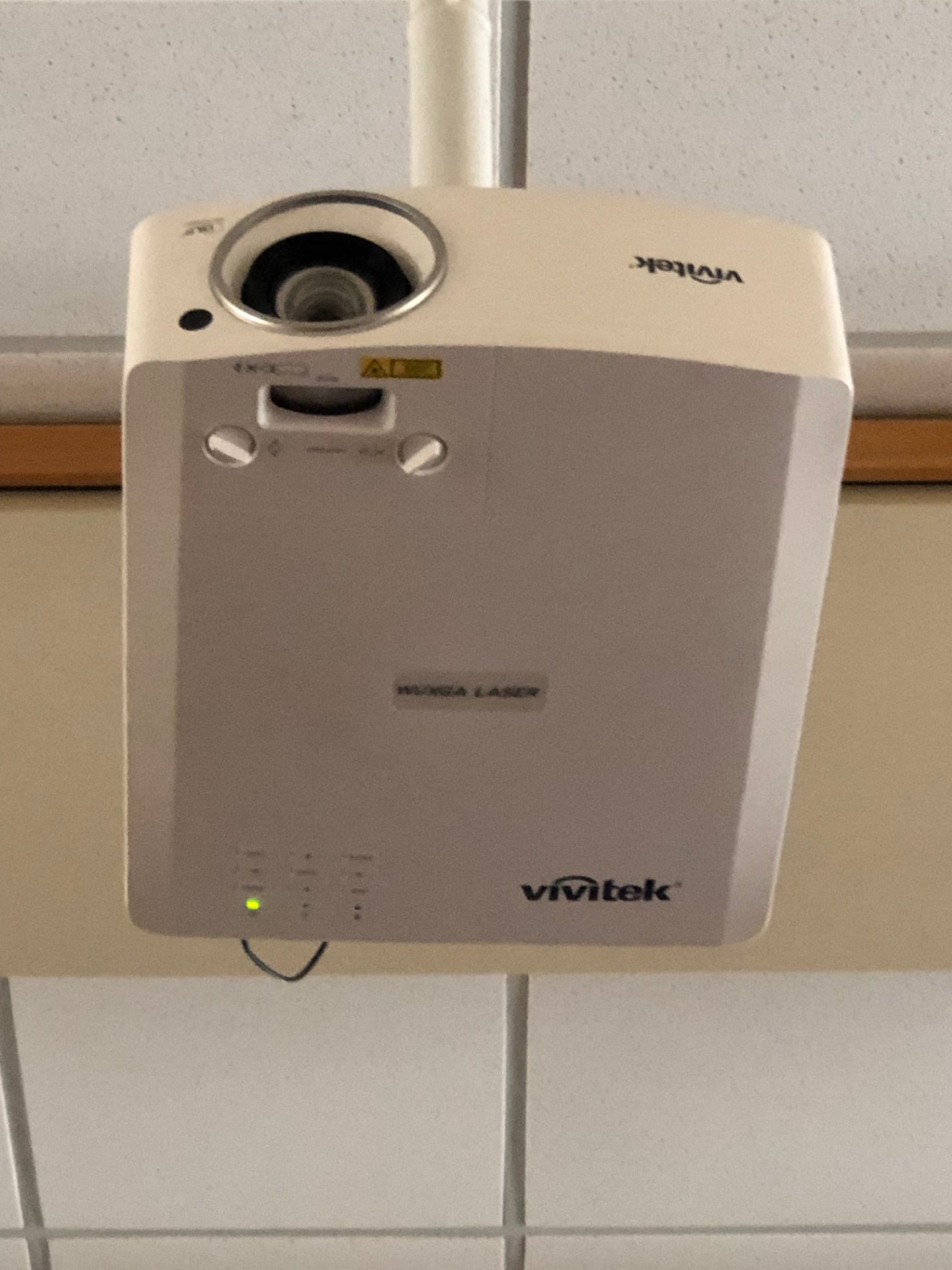 c114 Vivitek projector