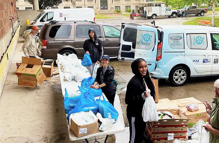 students sorting food on campus