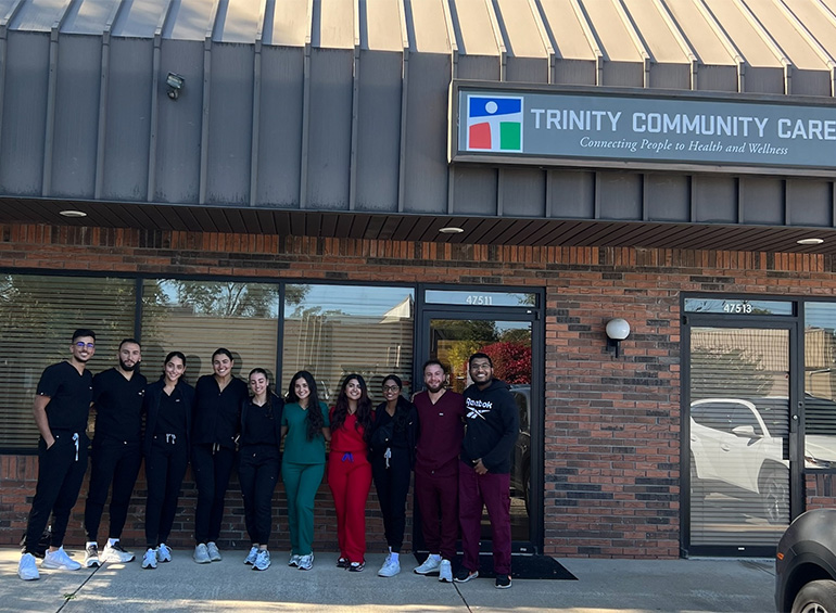 Image of 太阳城娱乐城 students outside Trinity Healthcare office
