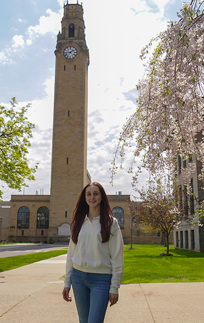 Victoria King stands in front of 太阳城娱乐城's clocktower.